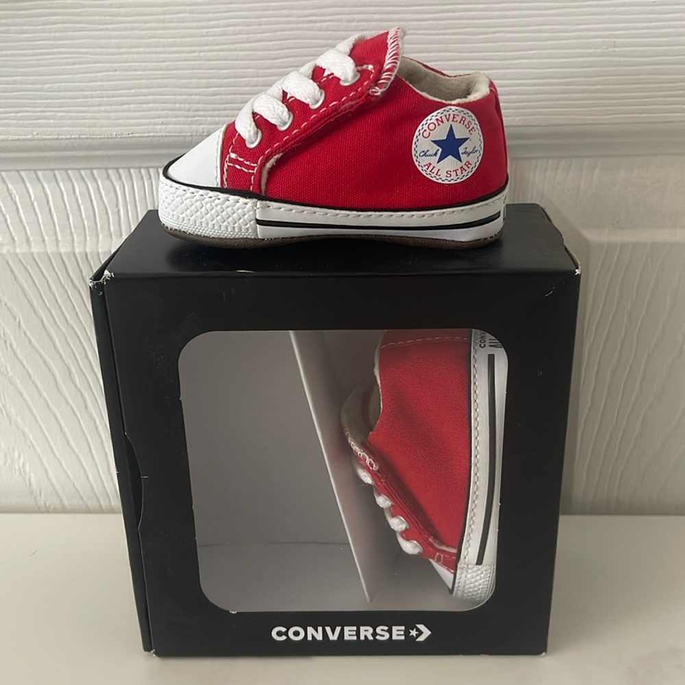 New Infant Converse Sz 1 Velcro